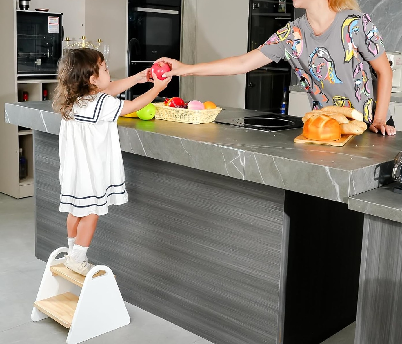 2-stufiger Tritthocker für Kinder aus Naturmaterial