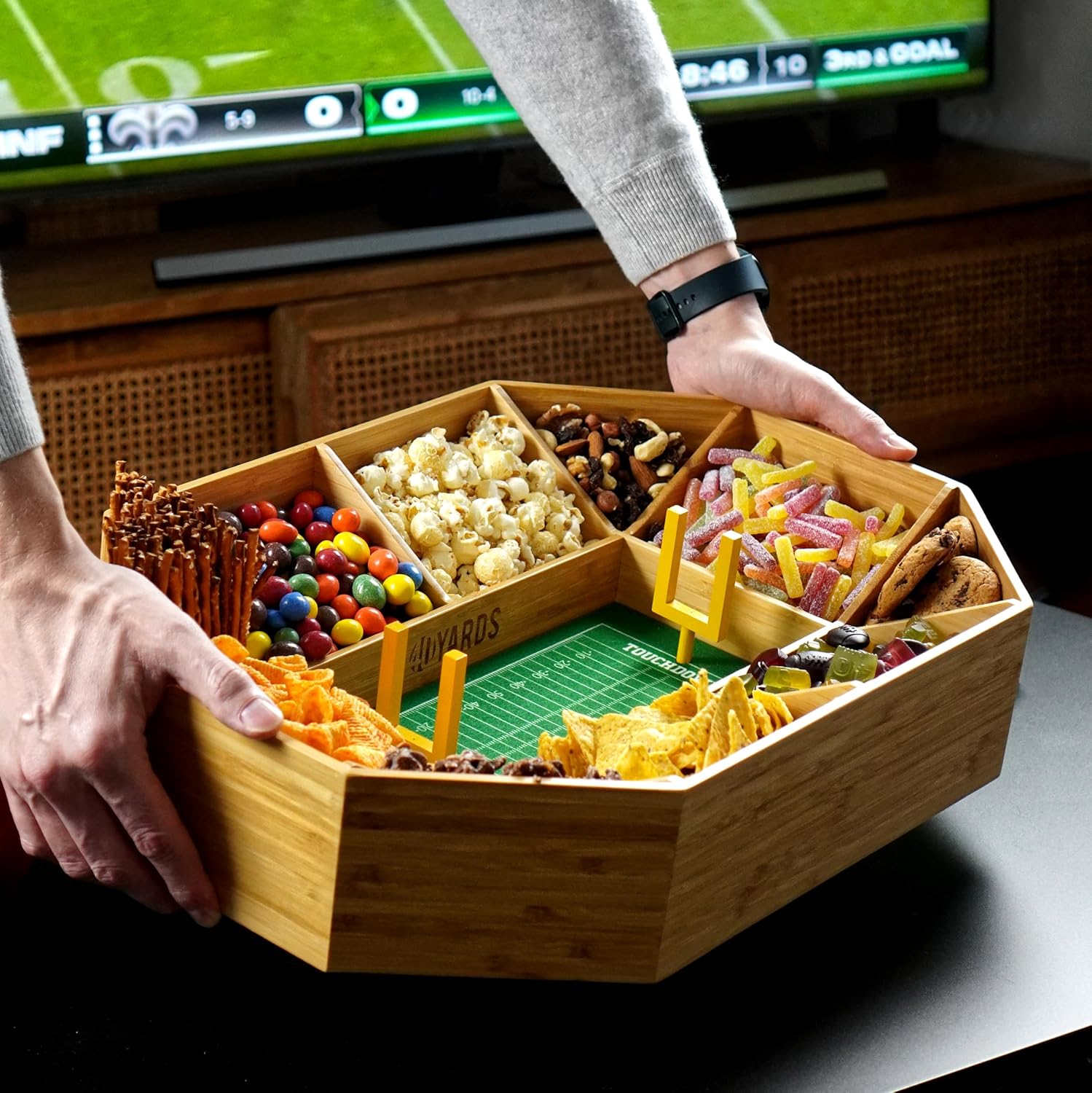 40YARDS American Football Snack Stadium aus Bambus Holz + Filz-Spielfeld