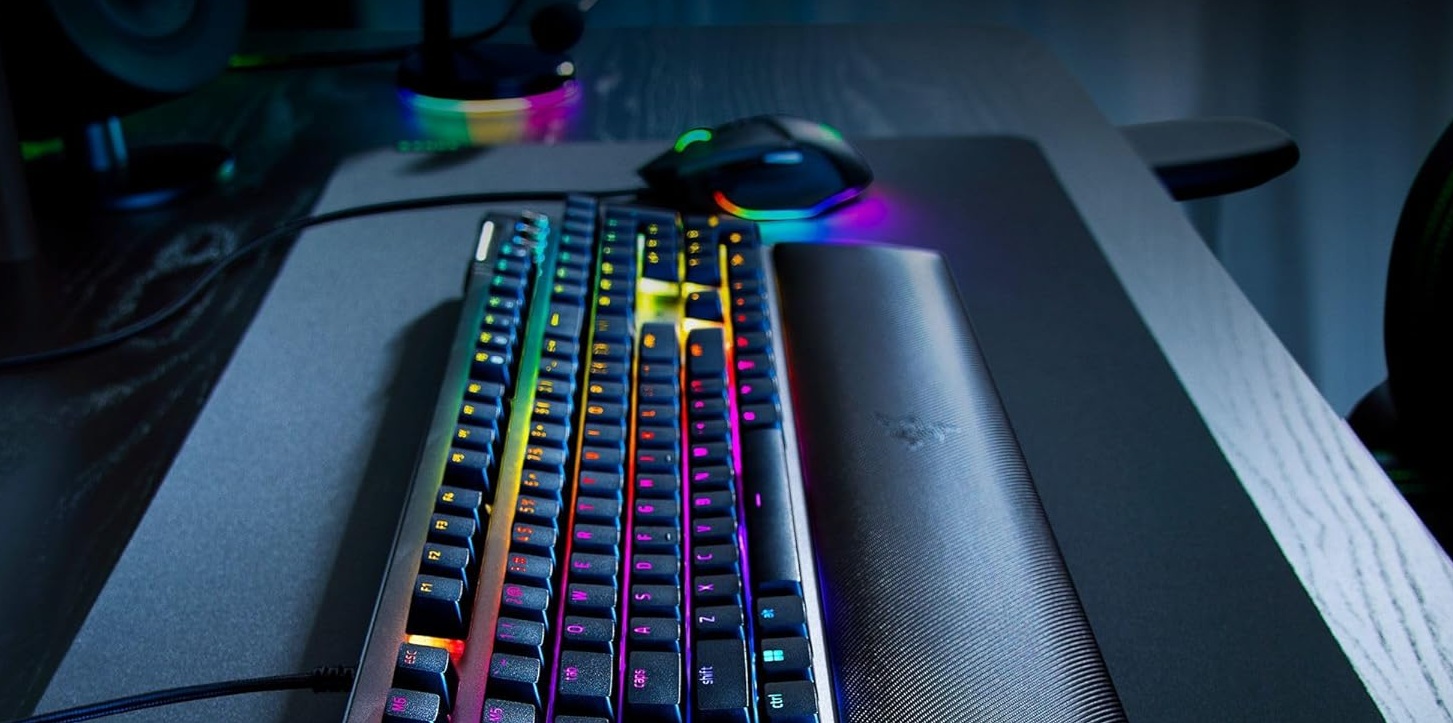 Razer BlackWidow V4 - Mechanische Gaming-Tastatur Chroma RGB